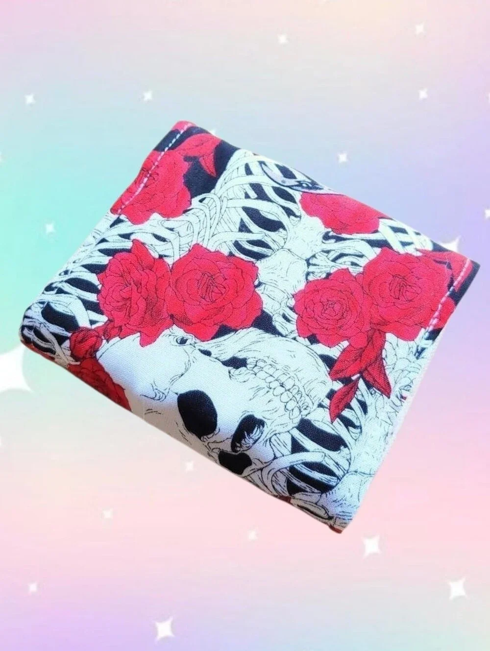 Essential Oil Roller Bottle Wallet - Skulls And Roses